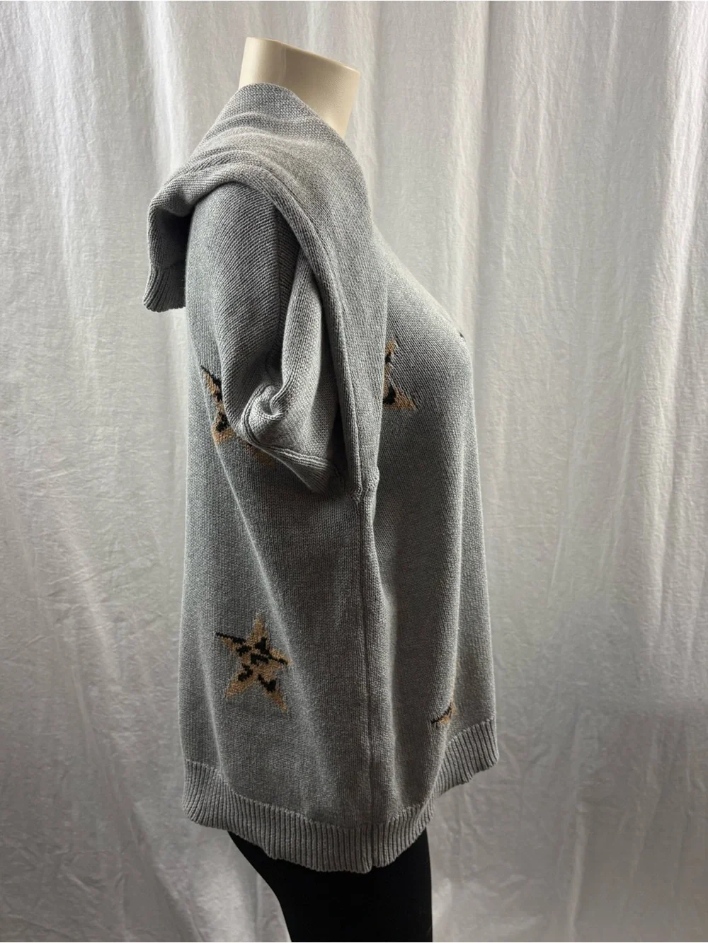 Rails Perci Star Sweater in the color Heather Grey Animal Stars M - Picture 7 of 12